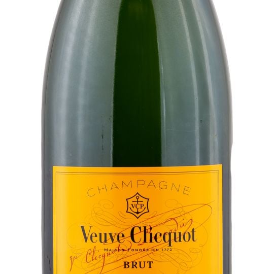 Personalised Veuve Clicquot Yellow Label Magnum 150cl engraved bottle Personalised Veuve Clicquot Yellow Label Magnum 150cl engraved bottle